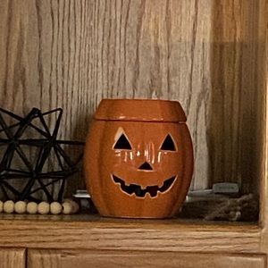 Jack-o-lantern wax warmer